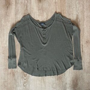 Y2K American Eagle Olive Green Women's Long Sleeve form fitting Henley size M